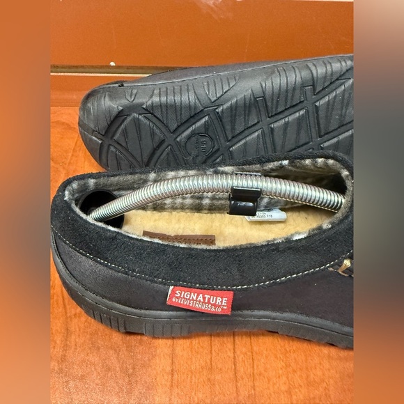 Signature by Levi Strauss Black Slip-On Shoes - Picture 2 of 6